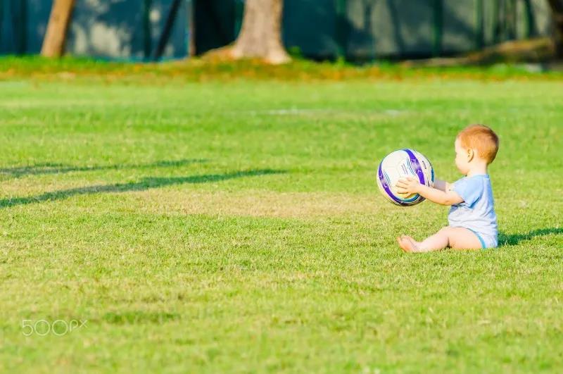 带娃的妈妈这样穿遮肉又舒适,回头率宝宝穿搭