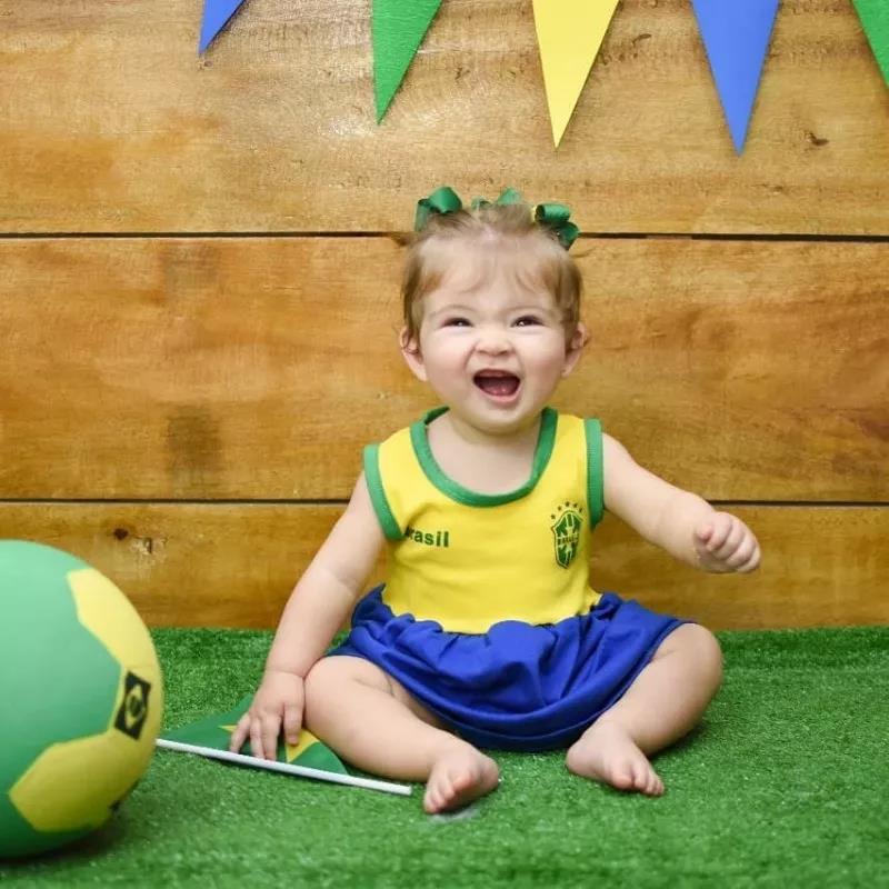 带娃的妈妈这样穿遮肉又舒适,回头率宝宝穿搭