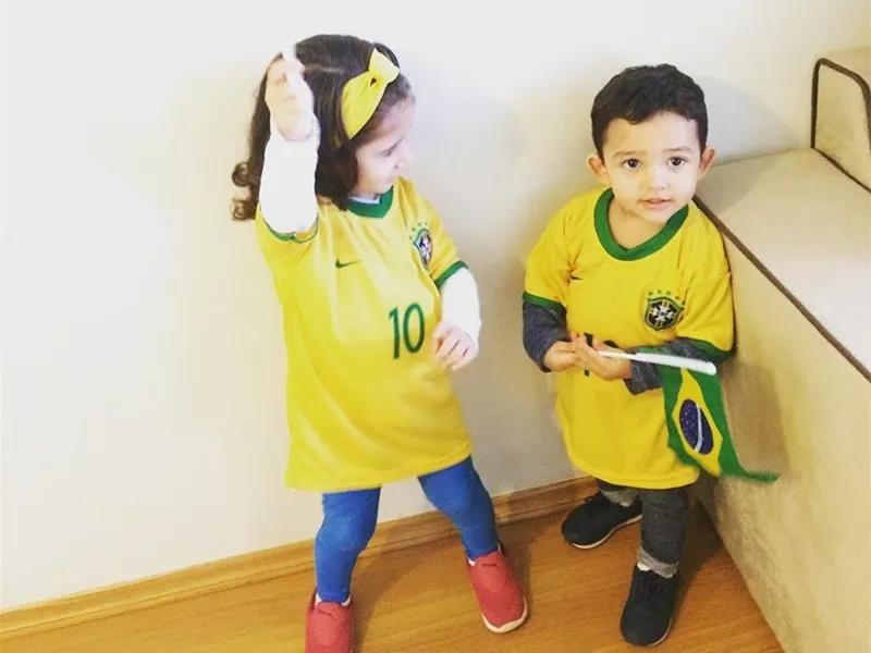 带娃的妈妈这样穿遮肉又舒适,回头率宝宝穿搭