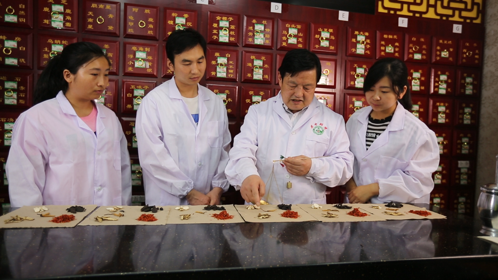 长痘月经不调,长痘姨妈不规律要怎么调理