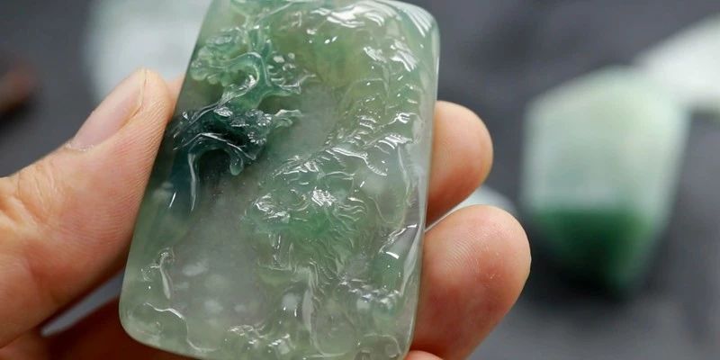 买了块缅甸老帕敢翡翠原石，来看看最终是如何“一刀富一刀穷”？