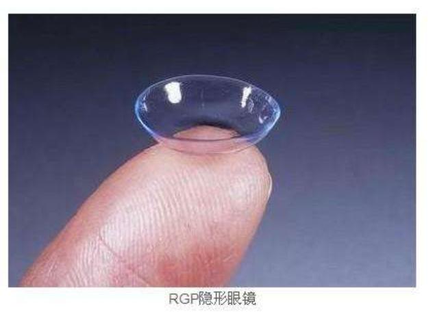 激光近视手术前准备隐形眼镜,做激光手术后不戴护目镜