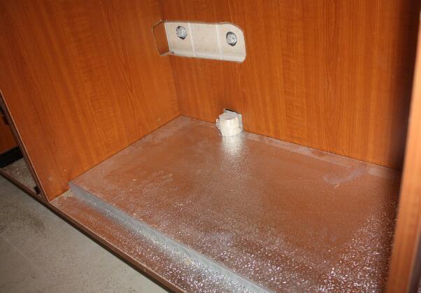 怕橱柜受潮起鼓怎么办?内行人教我聪明一招,省钱又方便!