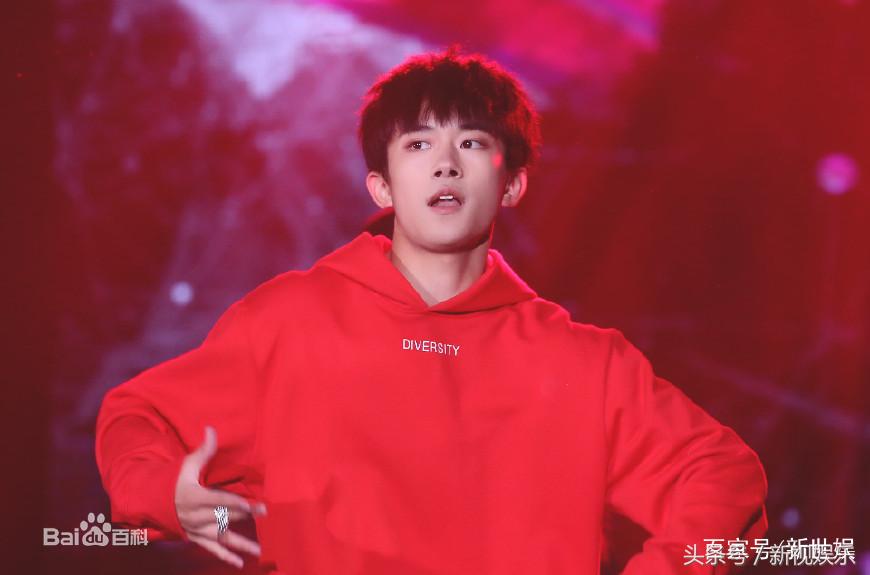 易烊千玺tfboys舞蹈排第几,tfboys两周年见面会易烊千玺舞蹈