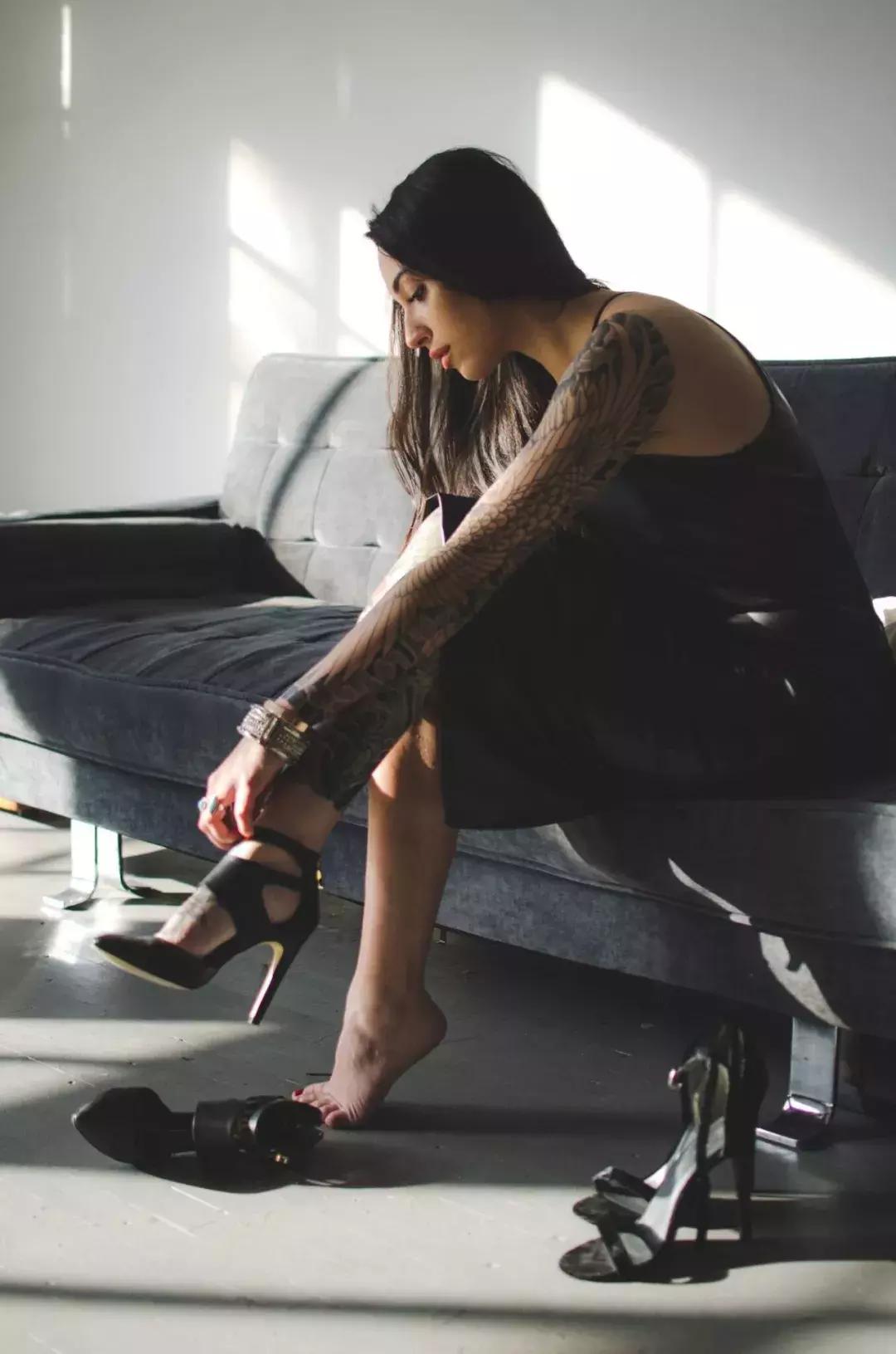 空姐可以纹身么,空姐可以纹身吗