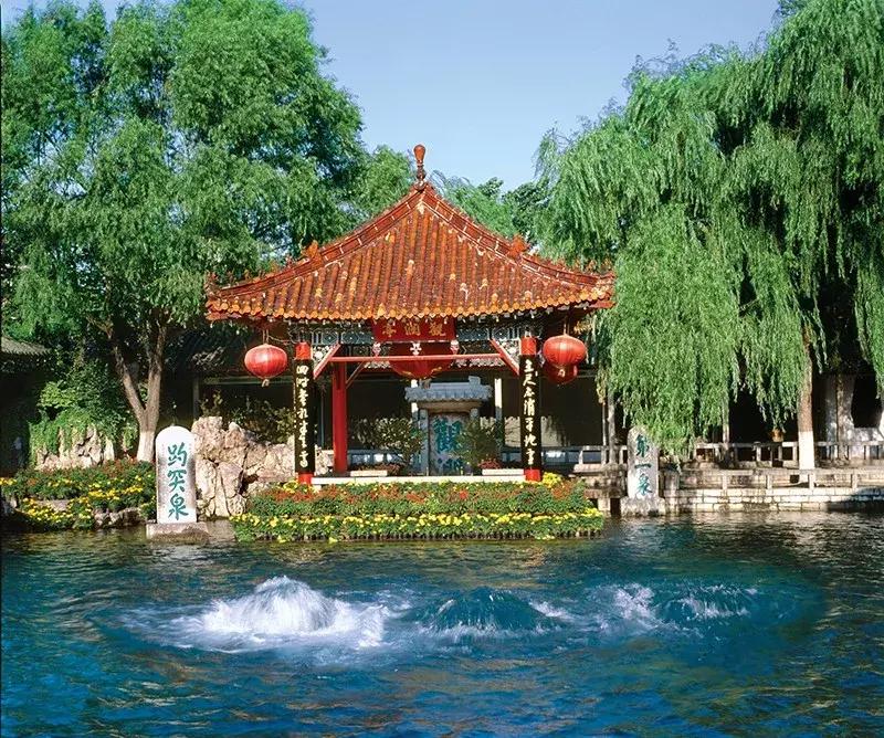 甜甜的泉水,发光的泉水