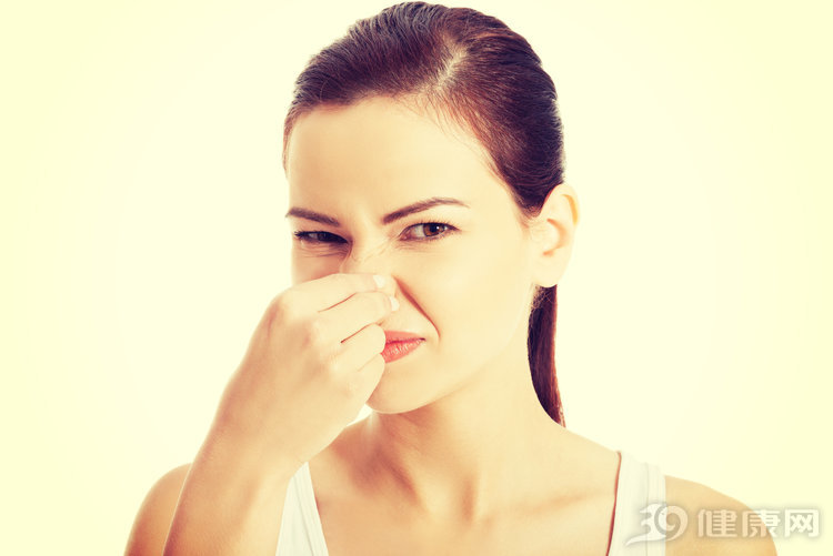 屁又多又臭还肠鸣,屁多而且很臭会是肠癌吗