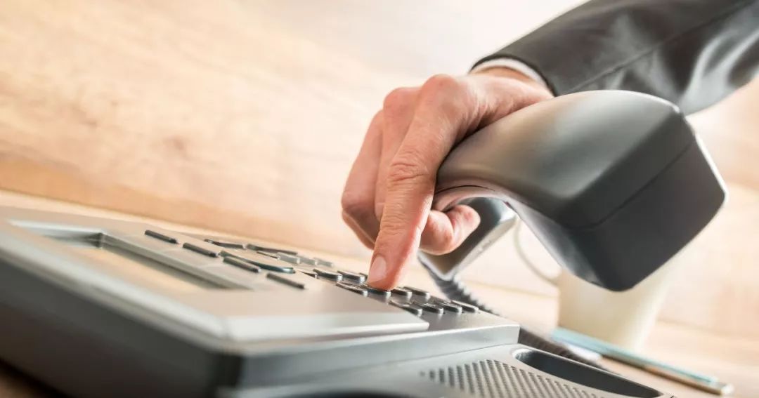 你会为身后的路人扶门吗?这33个有教养的细节,你做到了多少?