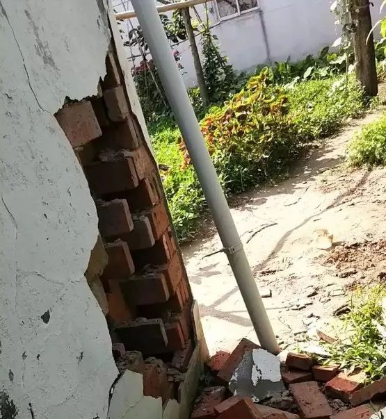 一住户家发生煤气罐爆炸,居民煤气爆炸事故