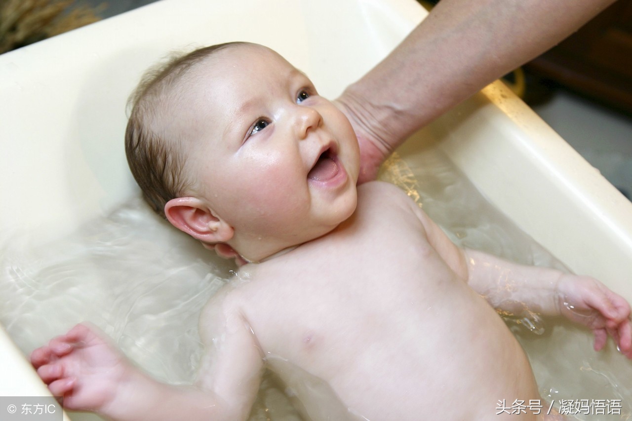 夏天婴儿淹红了怎么办,宝宝褶皱处总是淹怎么回事