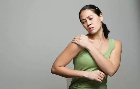 手麻胳膊疼是颈椎病引起的吗,手麻心悸颈椎病怎么治疗