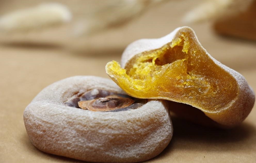 河沙滩里漤柿子，还要插一根树枝做记号，回不去的童年！