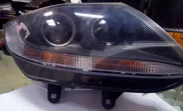 洗车的时候这四个地方要格外注意,动手洗车应避开这3个地方