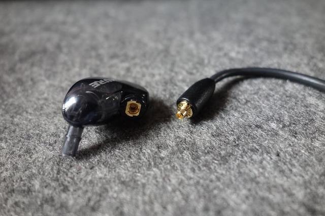 舒尔se215耳塞 (舒尔se215怎么测评)