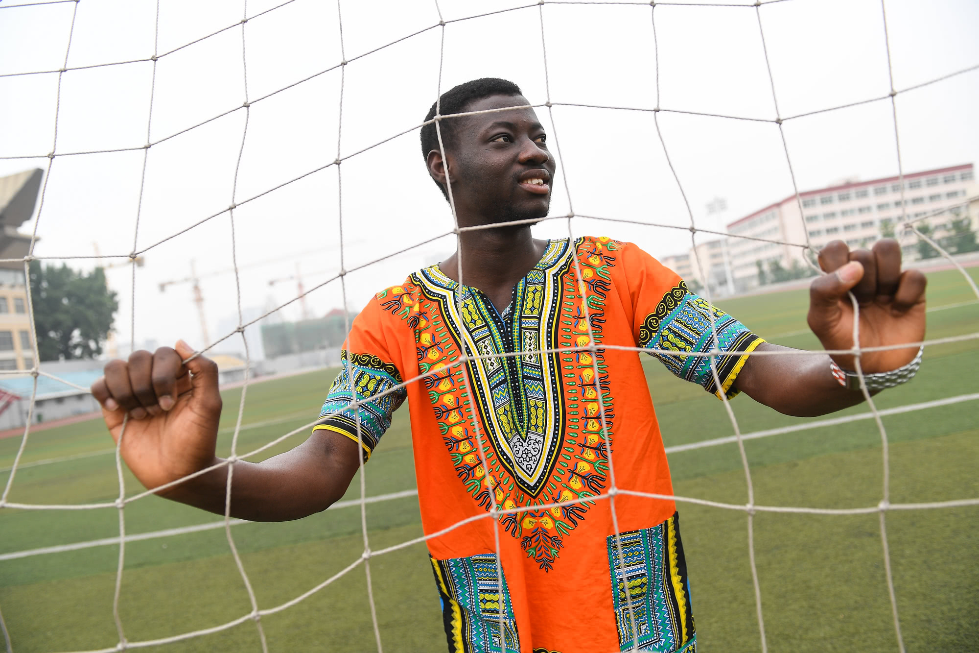 非洲小伙做汉语翻译赚第一桶金挚爱世界杯欲留中国踢足球