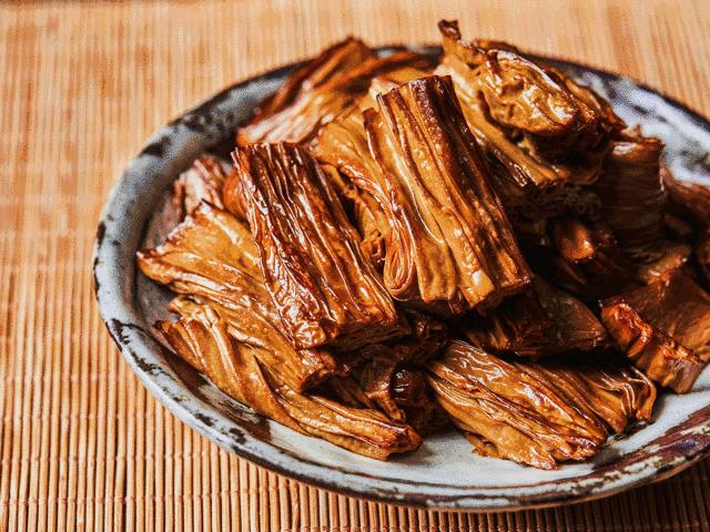 过海关带什么违禁品挨拘留,过海关带多了钱还没收吗