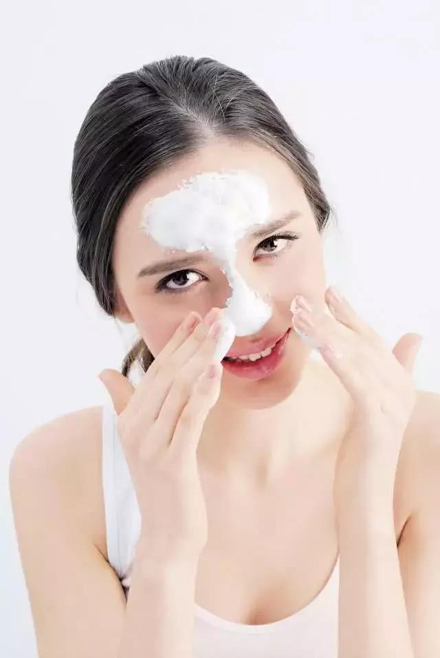 掌握这些护肤技巧,鼻子上的坑才会慢慢平复