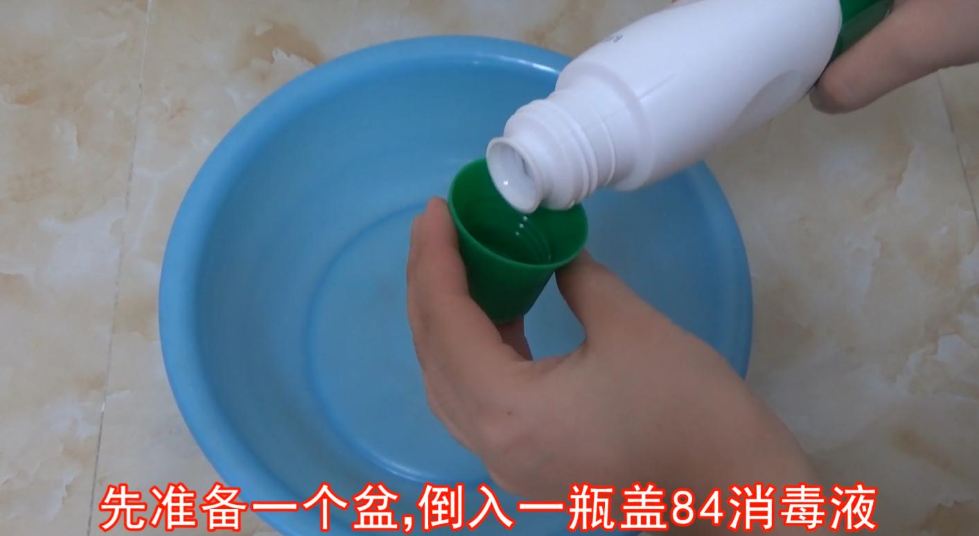 海绵拖把都是油怎么办,海绵拖把放到什么水桶里面洗