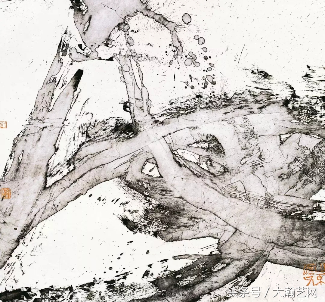 针管“射墨”火了!是书法还是行为艺术?