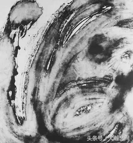 针管“射墨”火了!是书法还是行为艺术?