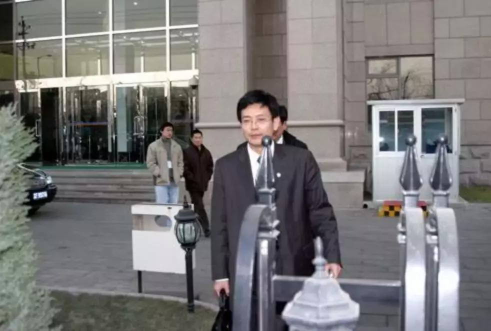 《我不是药神》|正义的背后,究竟是哪位律师在艰辛努力?