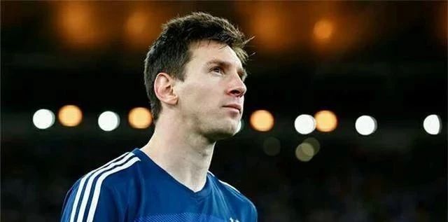 梅西为什么能成为足球巨星,梅西从少年到如今绿茵场上的球王