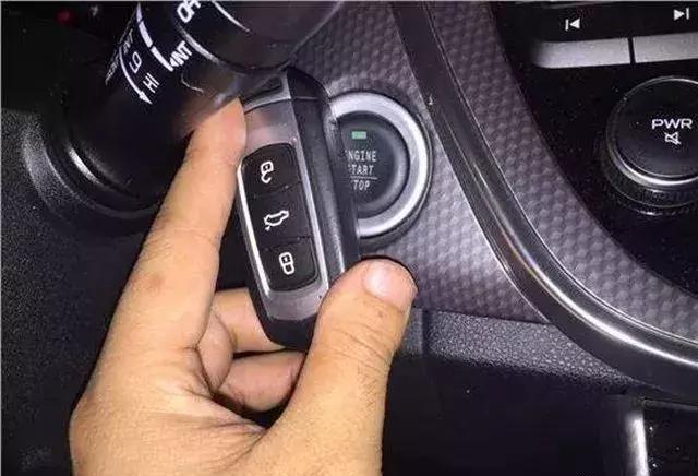 车子没电打不着火怎么办一键启动,一键启动车钥匙没电了能打着火吗