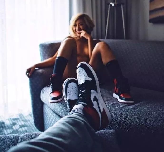 她都能买化妆品买包包,我凭啥就不能买双鞋呢?