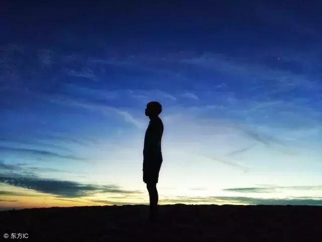 20条爱情虐心句子说说心情,句句心痛,失恋的人看完必哭