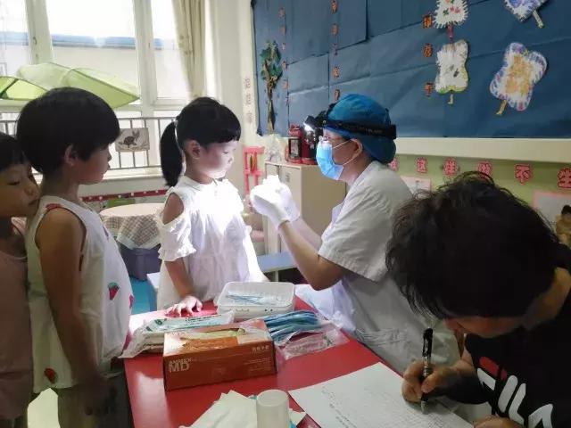 下夜班不休息，跑去幼儿园？看看顺义区医院口腔科医生都在忙什么