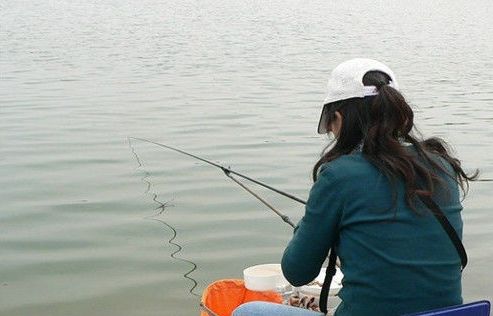 夏季库钓大鱼的爆炸钩绝招，学会渔获猛增，十有八九的人不知道