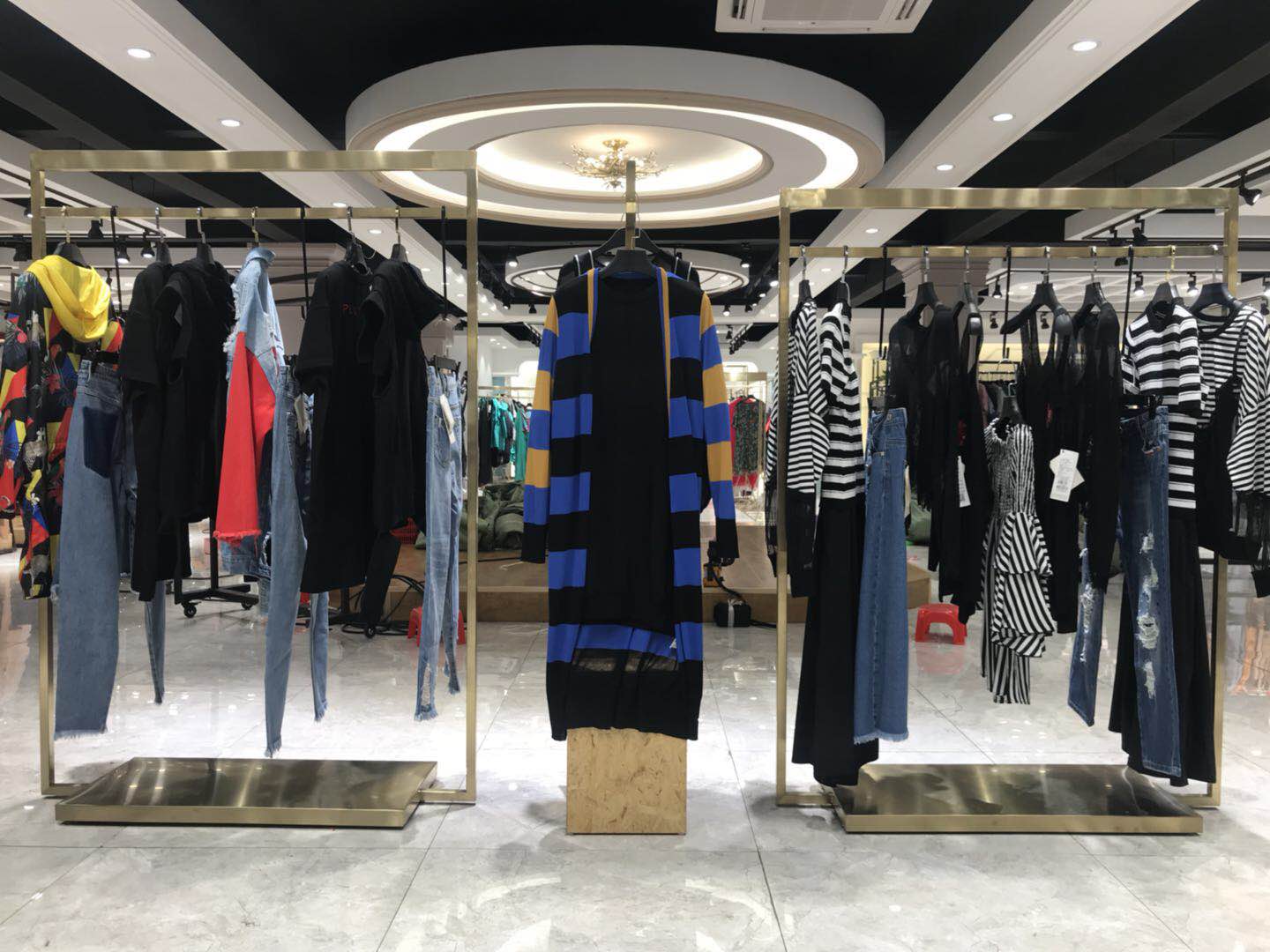 怎么做好女装折扣店,女装品牌折扣店加盟店排行榜