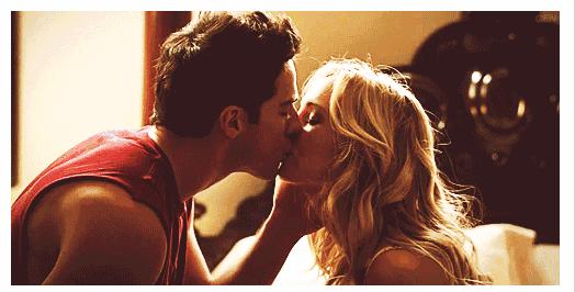 女朋友接吻时老是把舌头伸进我嘴里，很恶心……