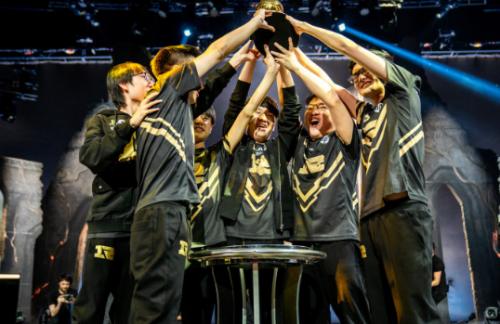 韦神带高考状元吃鸡引王思聪,王思聪评价韦神数学天才