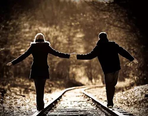 得不到的被偏爱的都有恃无恐,得不到的永远在骚动被偏爱