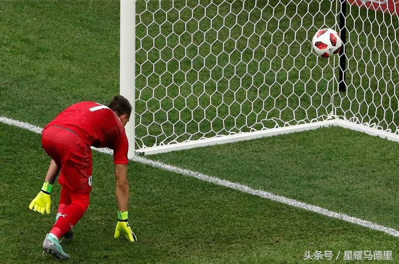 世界杯门将失误名场面,格里兹曼乌拉圭门将脱手