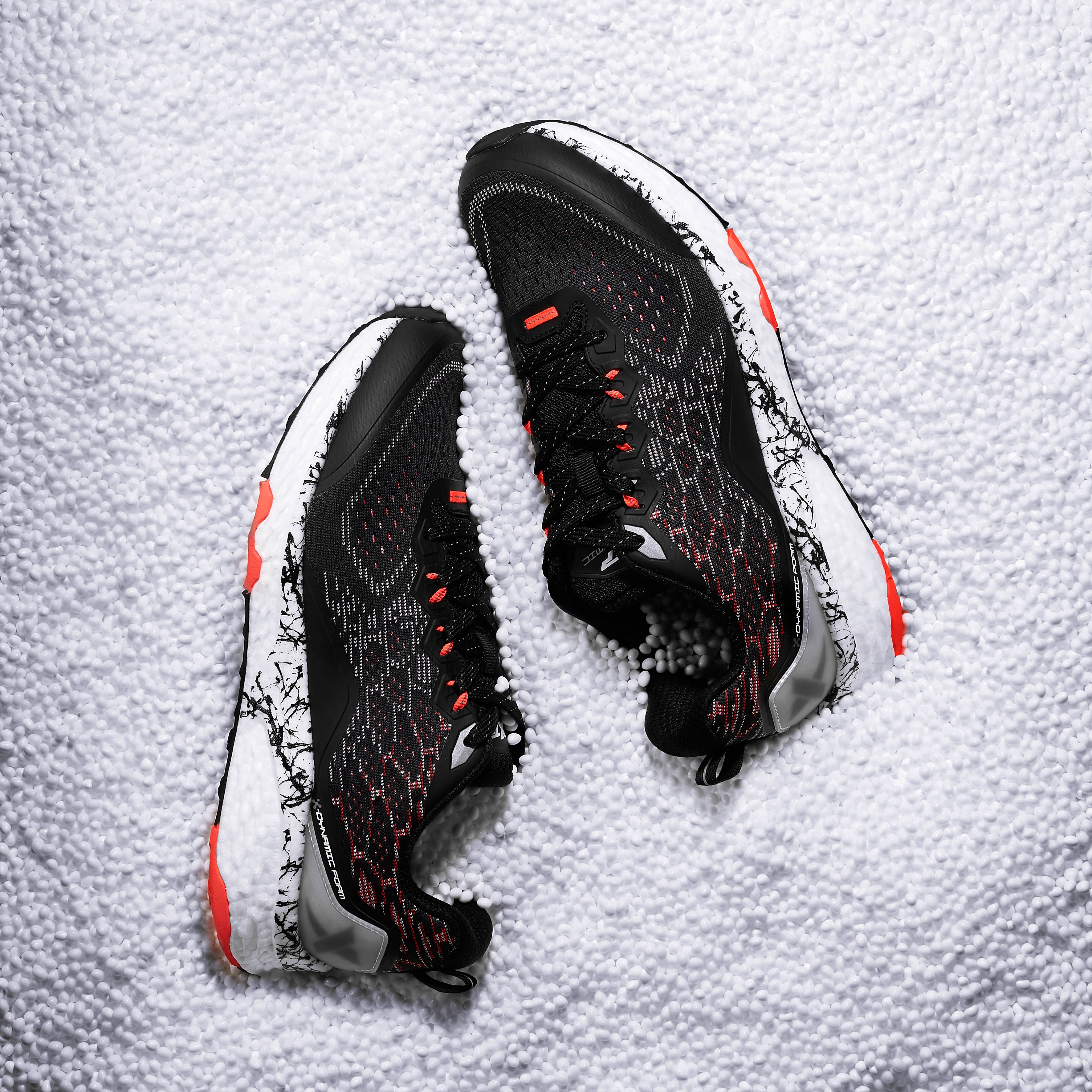 特步动力巢x跑步鞋测评,特步动力巢x轻便减震跑鞋