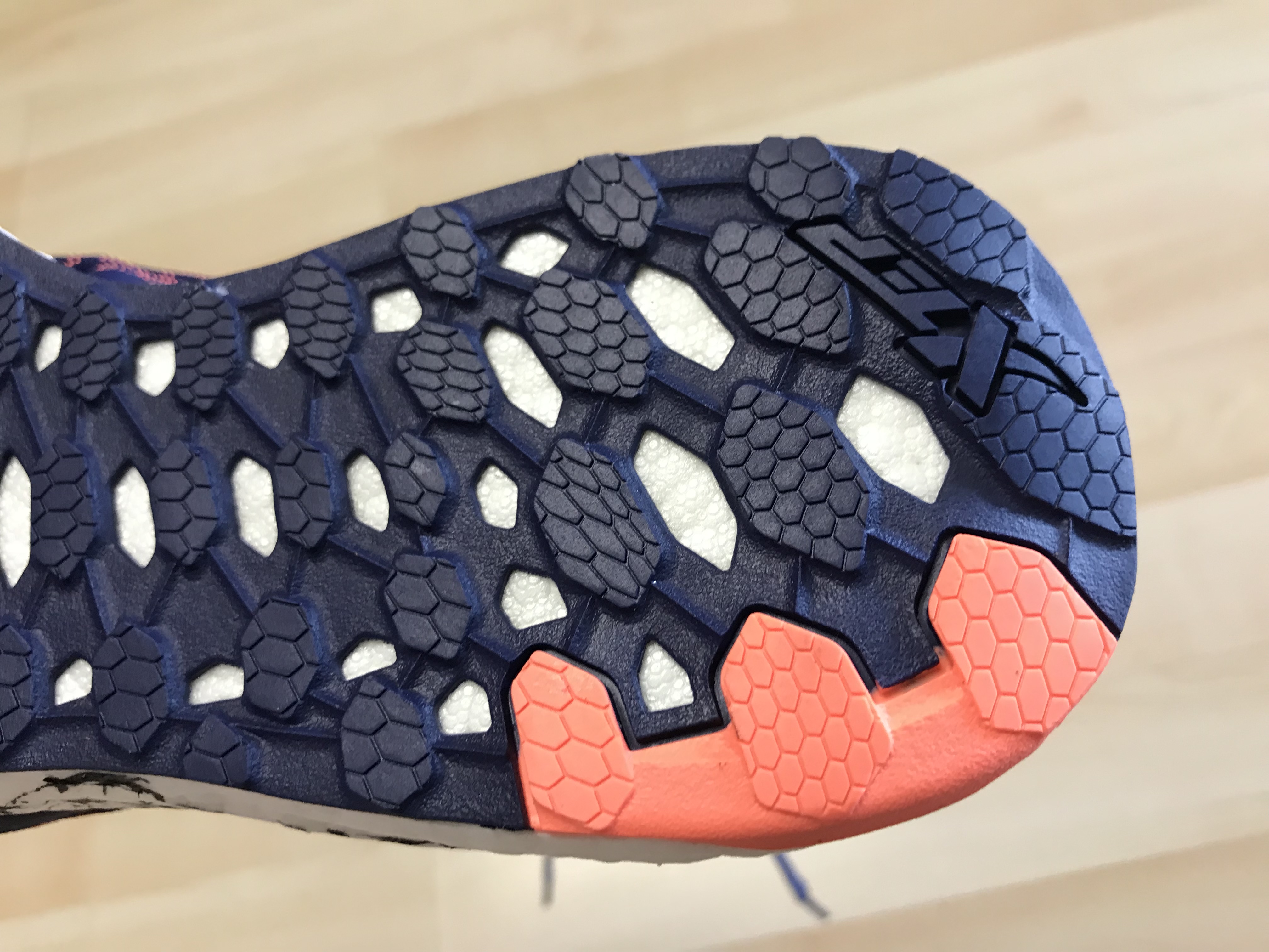 特步动力巢x跑步鞋测评,特步动力巢x轻便减震跑鞋