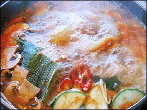 正宗好吃的火锅底料配方,秘制火锅底料配方和熬制方法