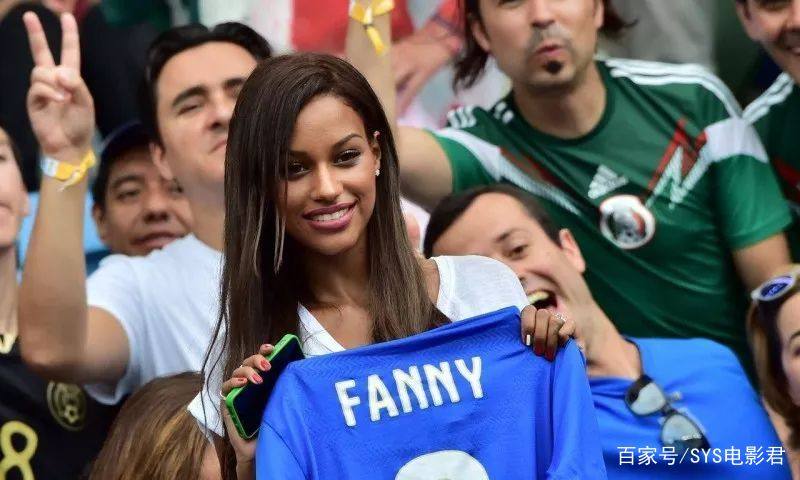 世界杯网红主播,世界杯看台上的女球迷一夜爆红