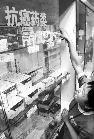 浠庨粦蹇冭嵂璐╁埌鏁戜笘鑽鐢靛奖,浠庡崠鑽埌鍗栨晳鍛借嵂