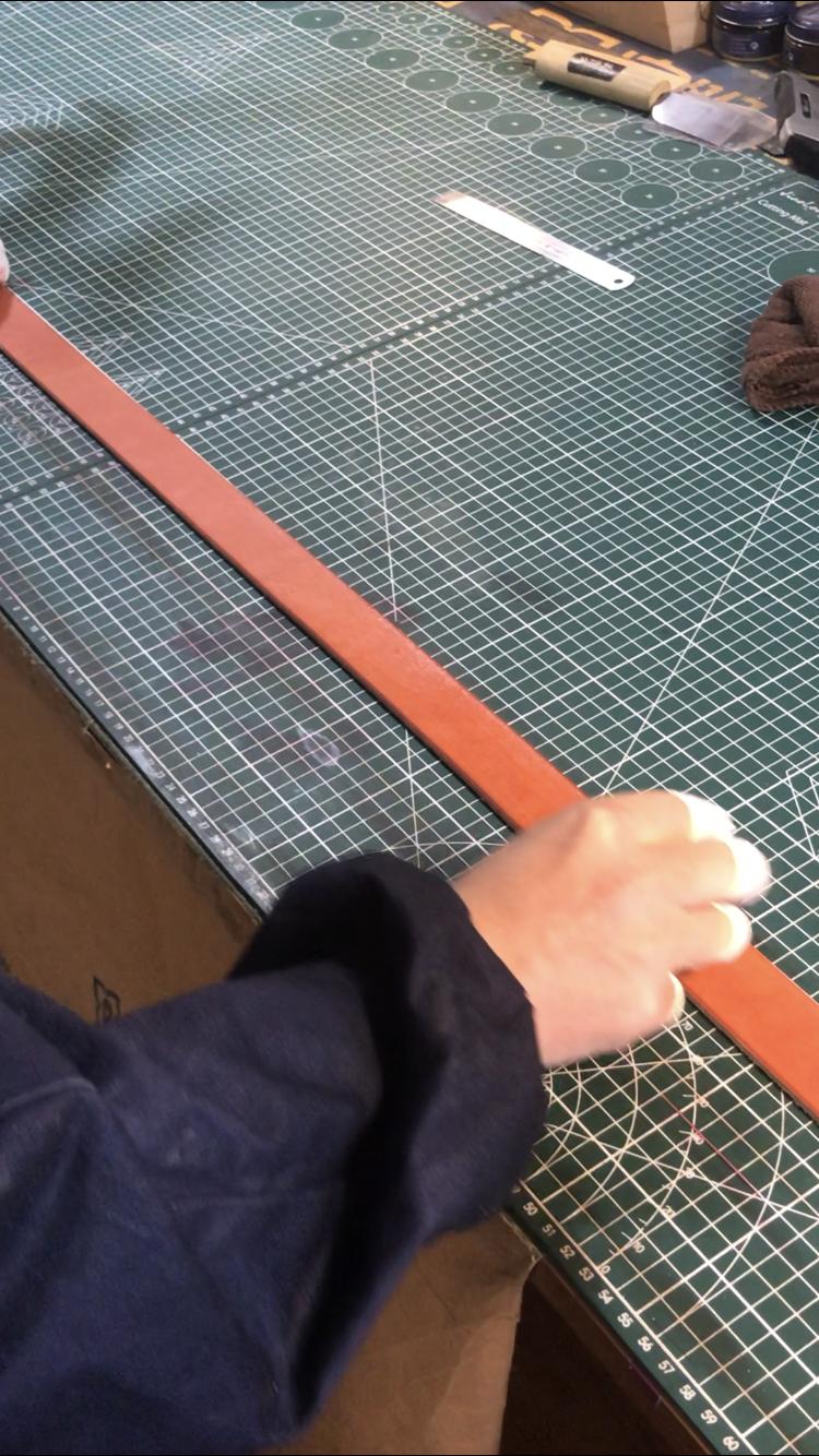 很厚的牛皮腰带制作过程,自己怎么做牛皮腰带