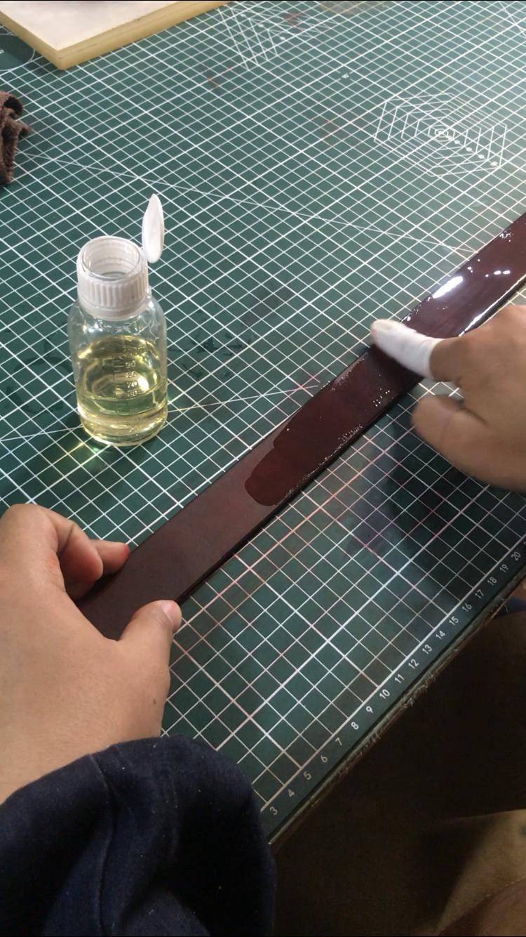 很厚的牛皮腰带制作过程,自己怎么做牛皮腰带