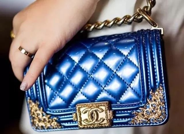 美国华裔女孩炫富,女华裔富二代公开炫富