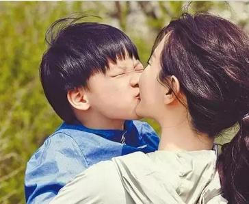 孩子天生弱智,老公:谁生的谁养,婆婆老年痴呆,我:谁的妈谁养