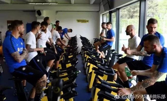 中国男足大吃大喝,中国男足伙食食谱