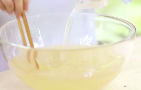 想摆摊手工冰粉需要哪些配料,手工冰粉怎样才能搓的白比较脆