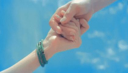 总觉得手腕空落落?那是因为你还缺个水晶手链!