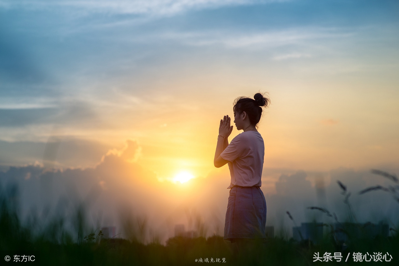 分手两个月还控制不住联系她,分手后总是控制不住情绪