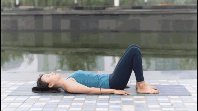 这8个简单瑜伽体式,每天练习可以改善肠胃